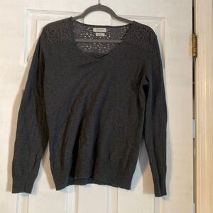 Van Heusen womens sweater; size medium